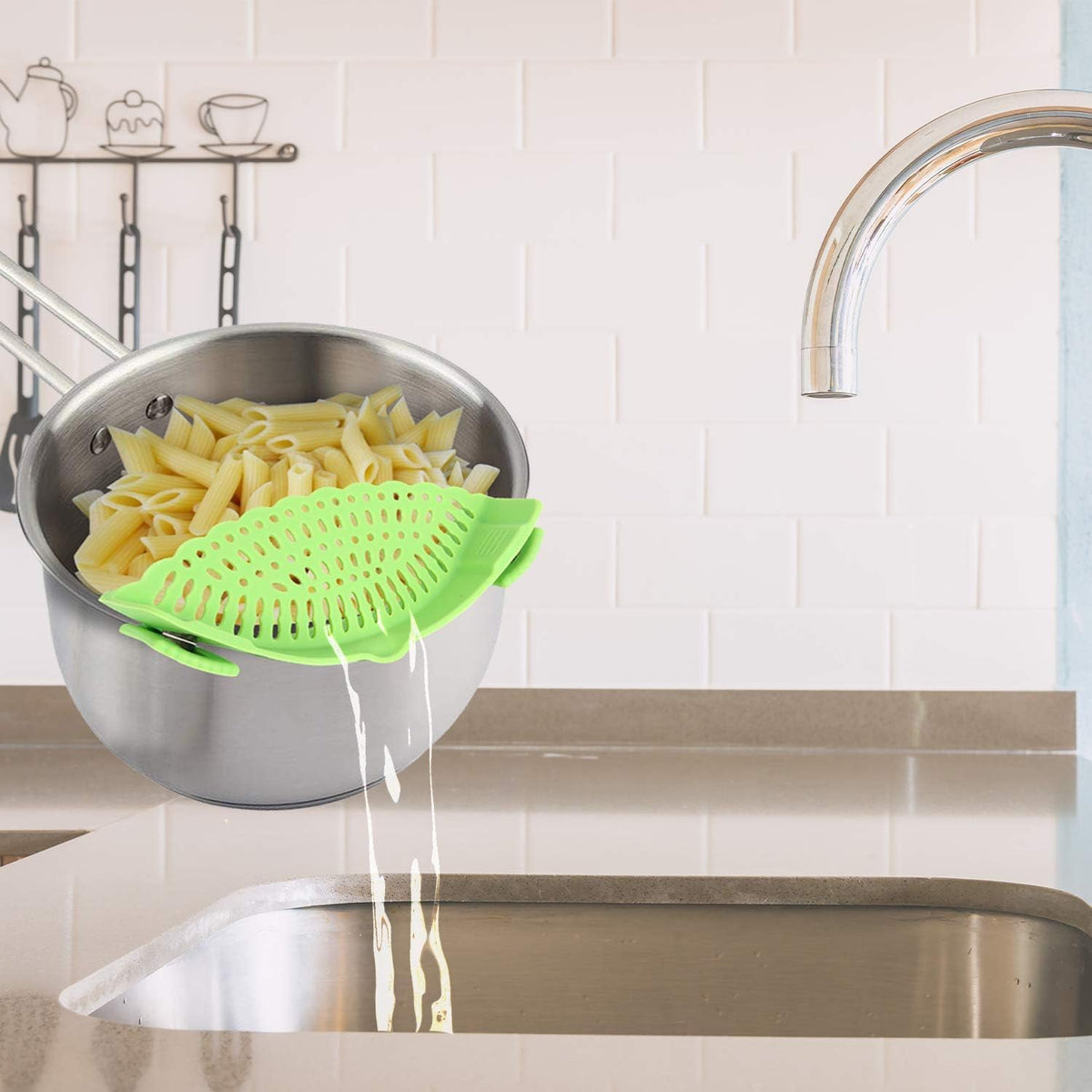 Clip On Strainer Silicone for All Pots and Pans, Pasta Strainer Clip on Food Strainer for Meat Vegetables Fruit Silicone Kitchen Colander (Black)