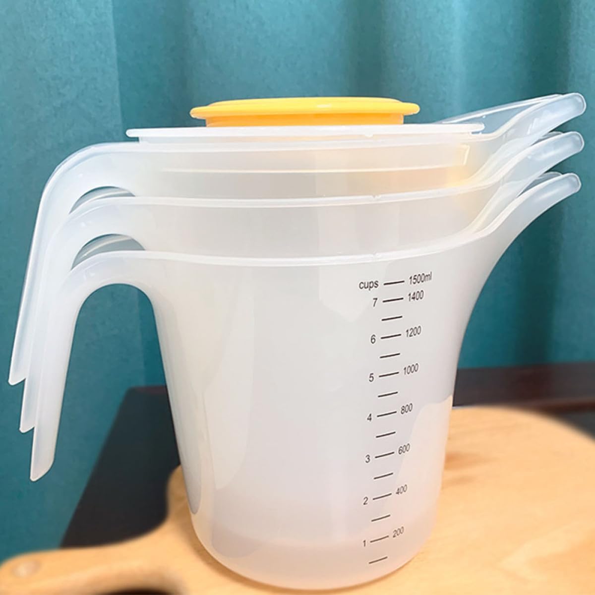Measuring Cup with Handle and Lid 1.5l Kitchen Baking Mixing Bowl with Scale Splash-proof Multifunctional Egg Beater Cup for Liquid and Batter Measurement