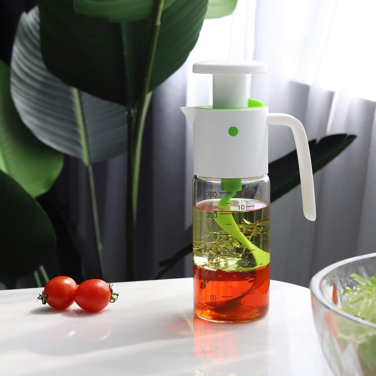 Vucchini Salad Dressing Mixer Shaker 10oz