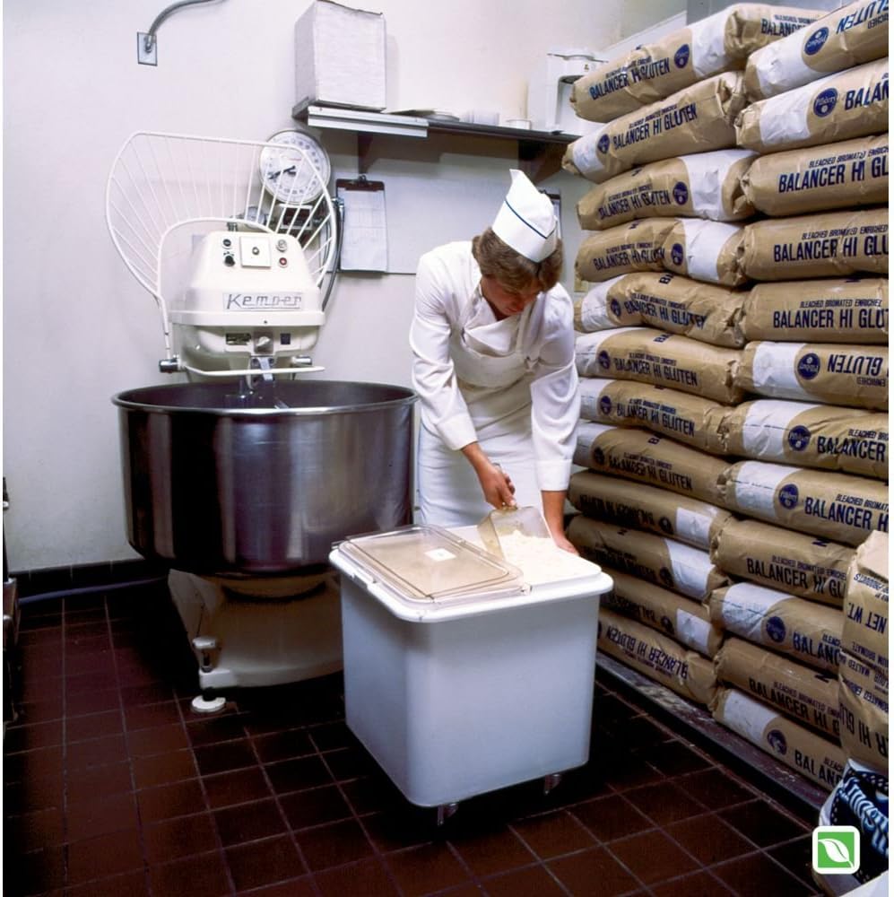 Rubbermaid Commercial Products Bouncer Contour Scoop for Ingredient Bins, 64-Ounce, Clear, Restaurant/Kitchen Food Service Supplies for Ice/Animal Feed/Grains/Sand