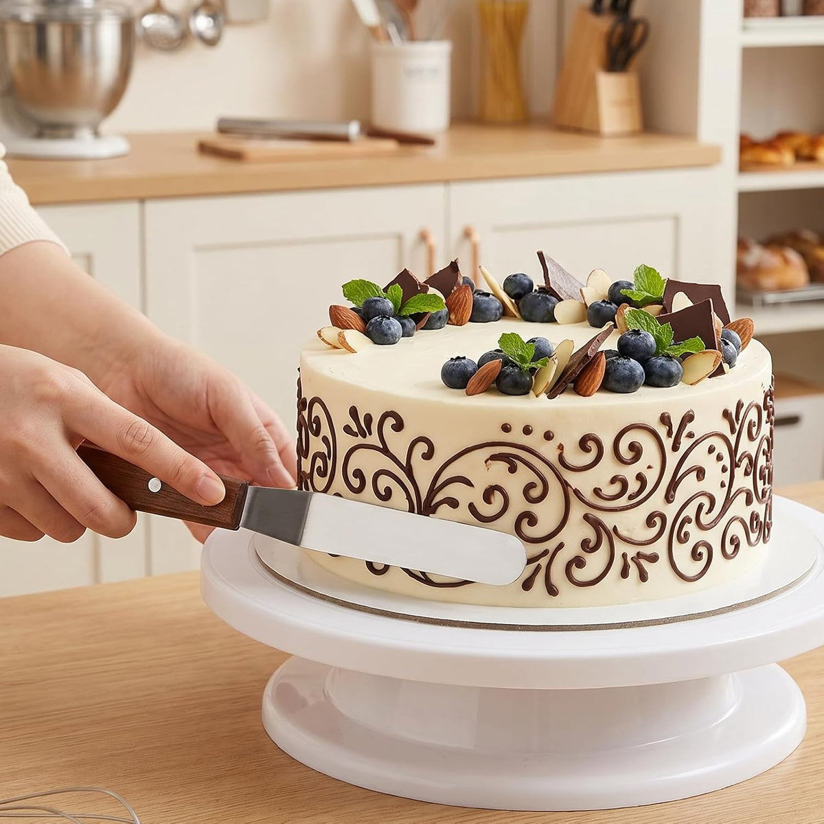 Angled Icing Spatula, 6" Blade Stainless Steel Offset Spatula Small Cake Knife Frosting Spatulas with Wooden Handle Professional Cake Scraper for Cakes Decorating Pastry & Baking