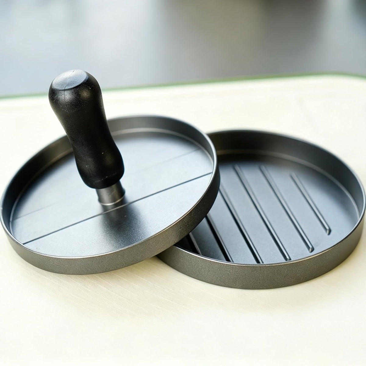 Burger Press 200 Patty Papers, 4.6 in Round Aluminum Non-Stick