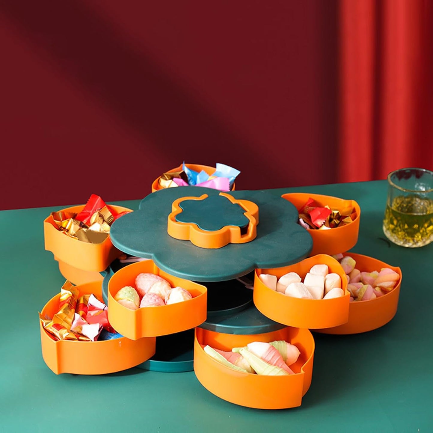 Rotating Snack Tray with Double Layer Flower Shape Design, Sectioned Candy and Nut Storage Container with Lid, 360 Degree Rotating Snack Box Organizer for Party Appetizers Dips Home Kitchen Picnic