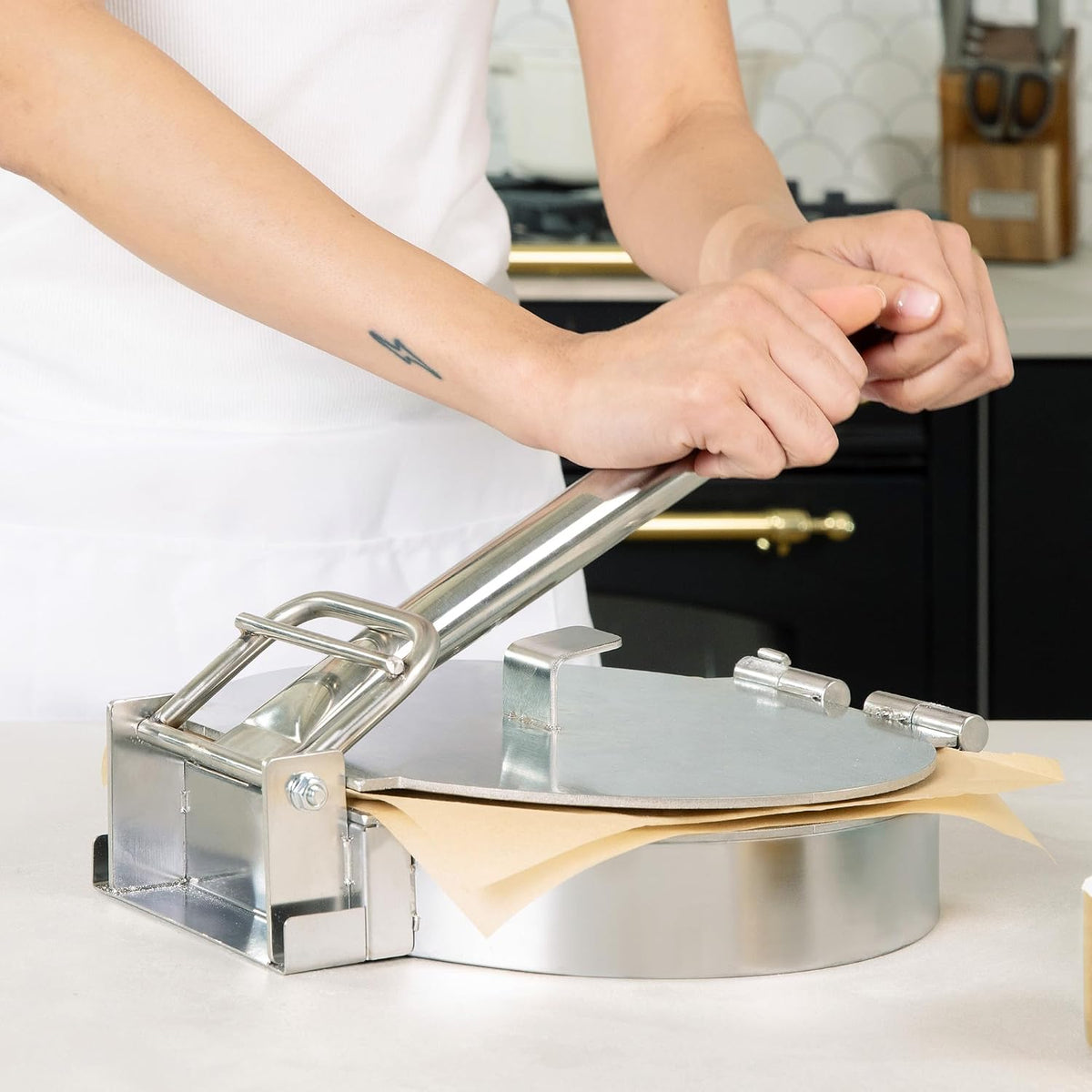 Alpha Living Large Stainless Steel Tortilla Press - Heavy Duty Round Tortilla Maker with Reinforced Handle Base - Manual Dough Press for Flour Tortillas, Naan, Empanadas, Flatbread, Pizza Dough
