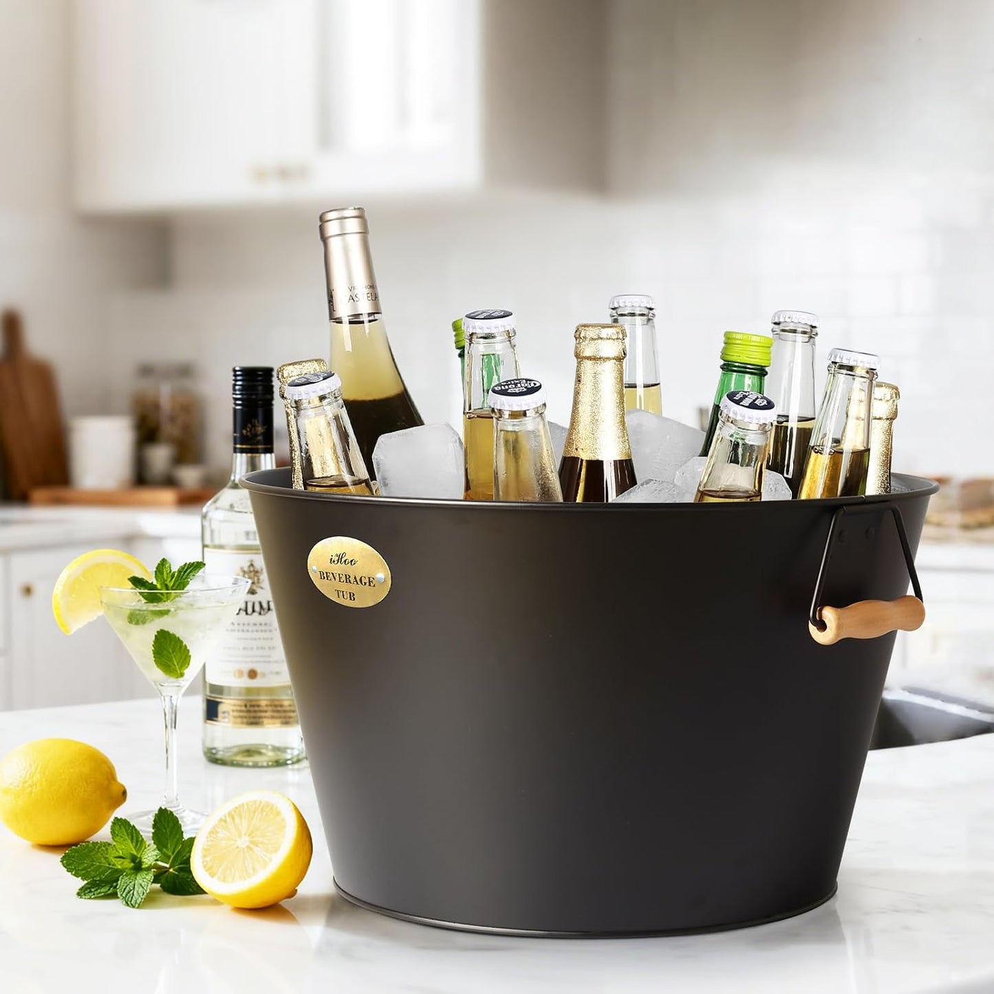 5.5 Gallon Large Beverage Tubs for Parties, 21L Galvanized Ice Bucket with Wooden Handles for Beer, Wine, Cocktails & Outdoor Events -Black