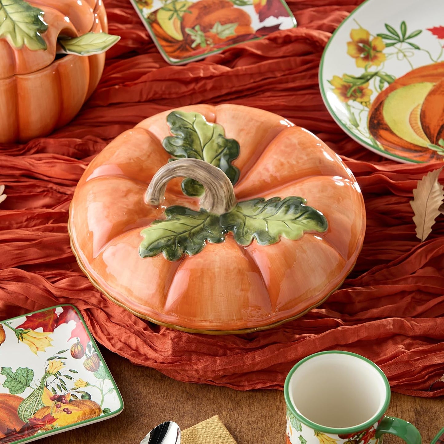 Harvest Fields 3D Pumpkin Covered Pie Carrier – 10.5” Ceramic Pie Dish with Lid – Perfect for Baking, Storing & Serving Pies, Quiches & Holiday Desserts – Festive Thanksgiving Bakeware