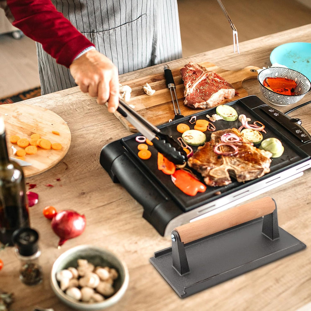 MOUYAT 2 Pack Cast Iron Grill Press, 6.8 Inch Round and 8 Inch Rectangle Heavy Grill Weight Bacon Griddle Press with Wooden Handle, Flat Cooking Weight Press Steak Weights for Bacon Burgers Meat BBQ