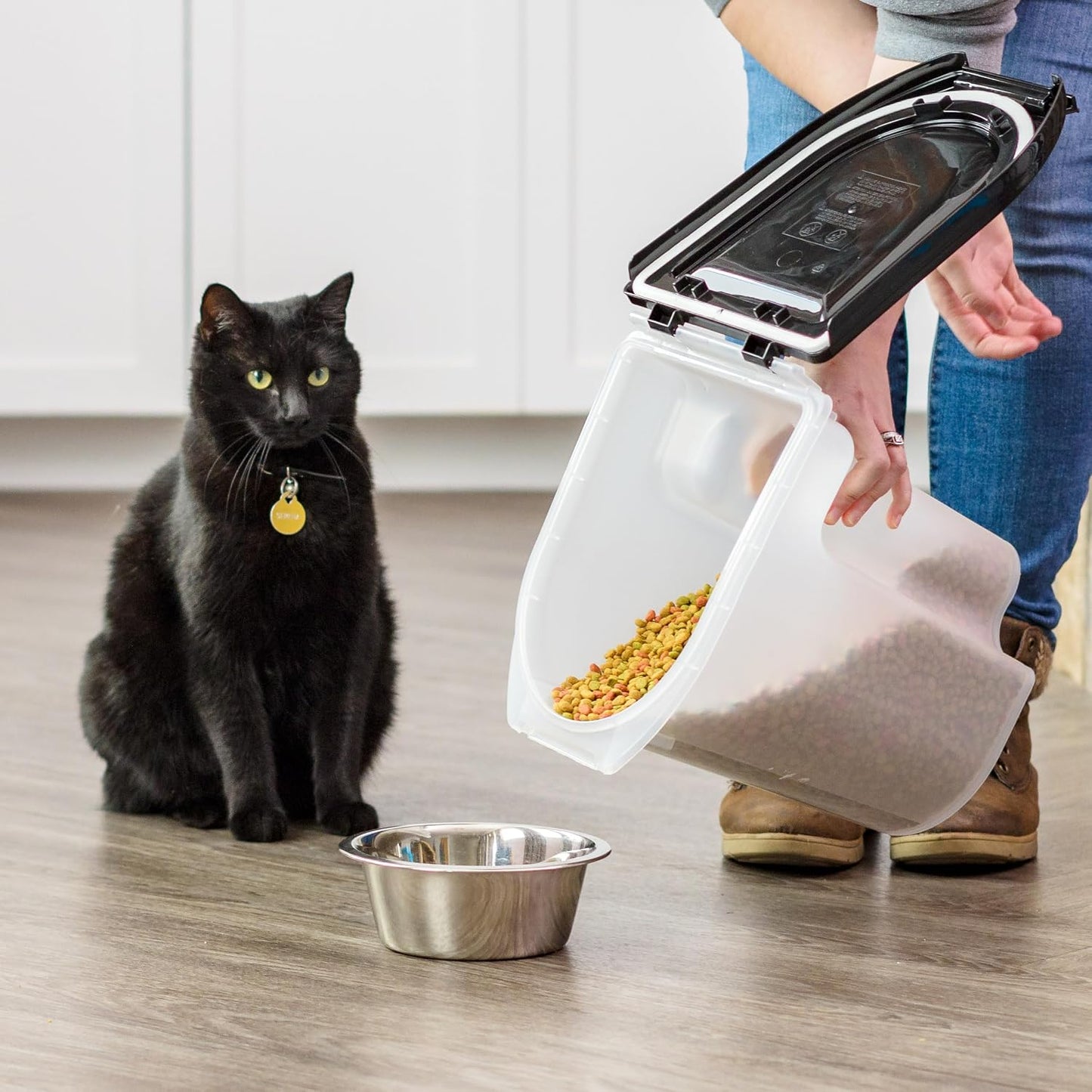 IRIS USA WeatherPro Airtight Pet Food Storage Container, Up to 6.5 lbs, Treat Box for Dog Cat and Bird Food, Keep Fresh, Translucent Body, Easy Clean Up, BPA free, Clear/Black