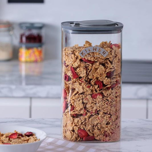 Kilner 3 Litre Glass Cereal Dispenser | Storage Jar with Airtight Glass & Silicone Lid | Easy-Pour Spout for Mess-Free Serving | Food Dispenser for Cornflakes, Beans, Granola and Pet Food