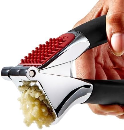 OXO Good Grips Garlic Press, Easy to squeeze & Self Cleaning Tool, Black