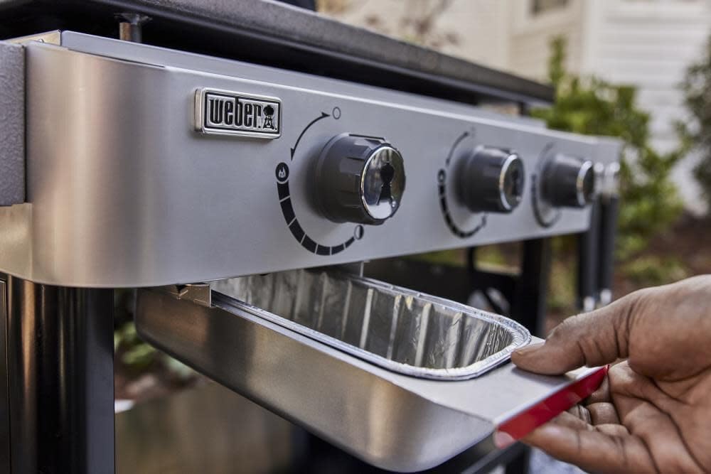 Weber Stainless Steel Griddle Scraper – Non‑Slip Easy‑Grip Handle with Hang Loop for Efficient Grease & Grime Removal, Dishwasher Safe