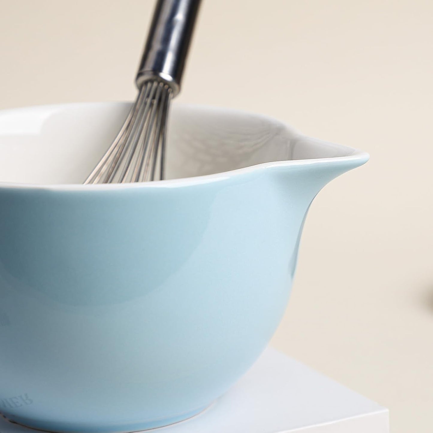 Gaolinci Simple Solid Color Kitchen Ceramic Mixing Bowl, 1 Quart Large Bowl, with Pouring Spout and Handle