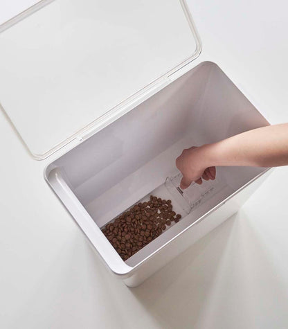 YAMAZAKI Home Tower Airtight Pet Food Storage Container - Cat And Dog Food Holder Bin With Transparent Lid And Handle - Extra Large - Polypropylene - 6.6 Gallons, 25 Liters