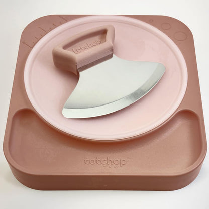 Sharp Rocker Knife for Adults – Chef-Grade Kitchen Knife for Parents and Kids 12+ with Non-Slip Cutting Board, Dishwasher Safe, One-Handed Meal Prep, Microplastic-Free Insert (Sweet Peach)