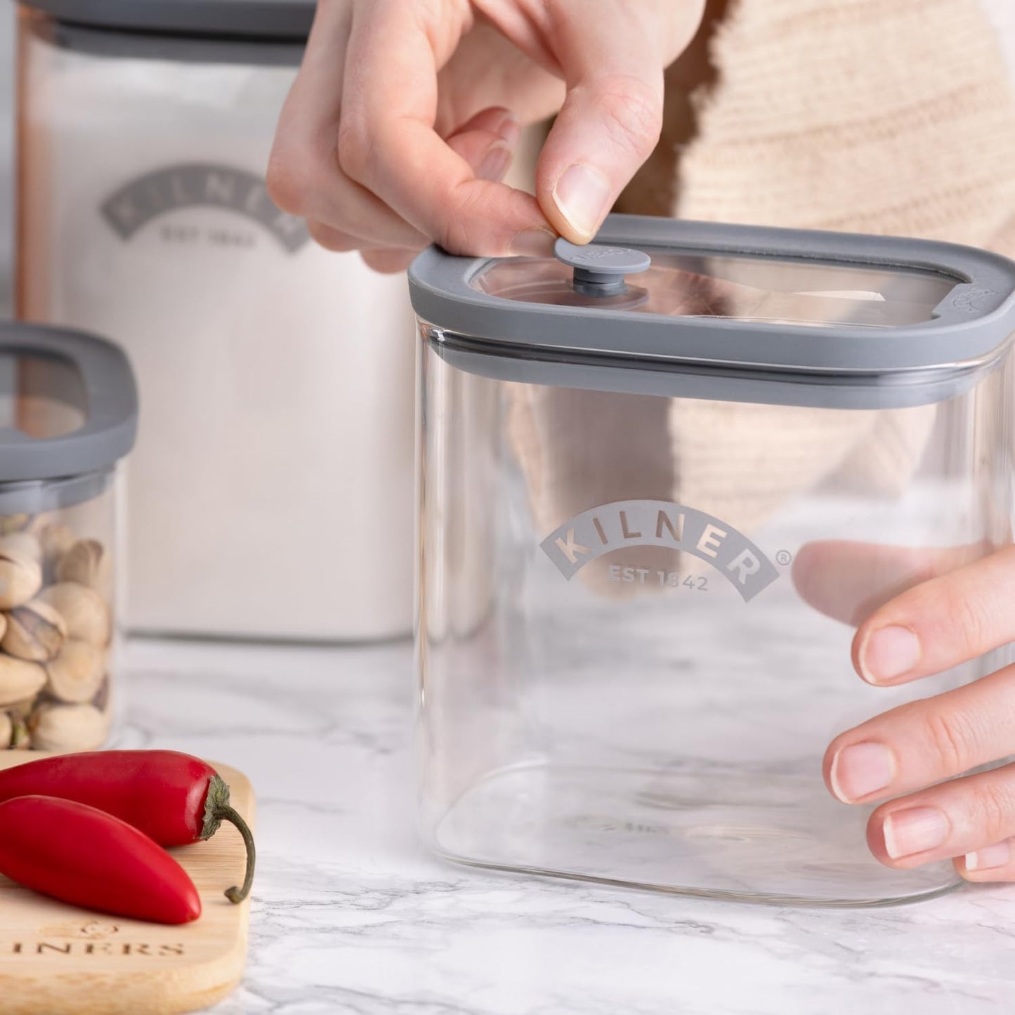 Kilner 3 Litre Glass Cereal Dispenser | Storage Jar with Airtight Glass & Silicone Lid | Easy-Pour Spout for Mess-Free Serving | Food Dispenser for Cornflakes, Beans, Granola and Pet Food
