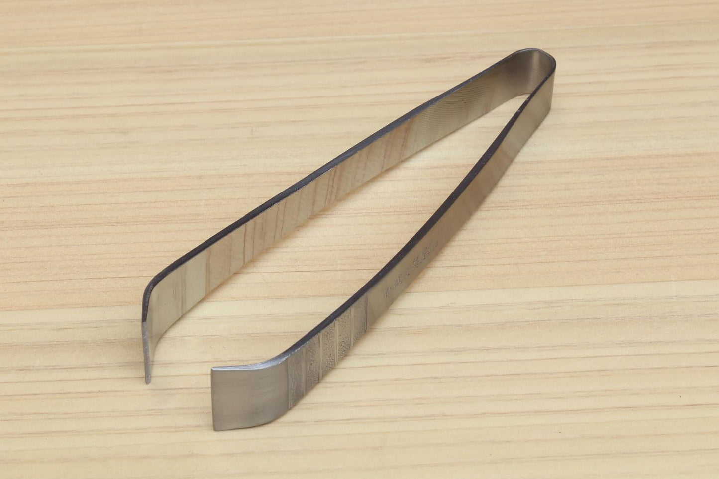 Yoshihiro Non-slip Fish Bone Tweezer Japanese Sushi Chef's Garnishing Tool (Eastern Type-non-slip)