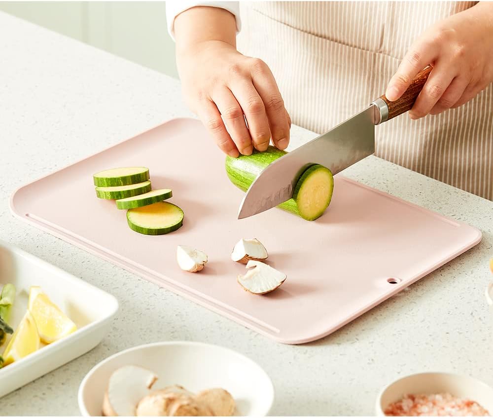 Premium Upgraded doblé Non-Scratch Flexible Cutting Board for Chopping, Scratch Free, Juice Grooves with Easy Grip Handle, Non-Slip Dishwasher Safe for Kitchen 9.3" x 13.7" (Deep Black)