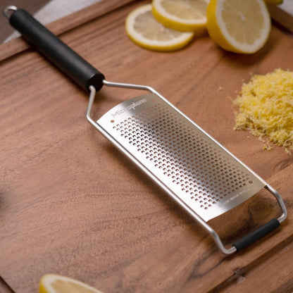 Microplane Savor Series Kitchen Grater Fine in Black for Hard Cheese Parmesan, Citrus Lemon, Orange, Lime, Ginger, Nutmeg, Cinnamon, Garlic, Chili, Chocolate - Stainless Steel Grater Made in USA