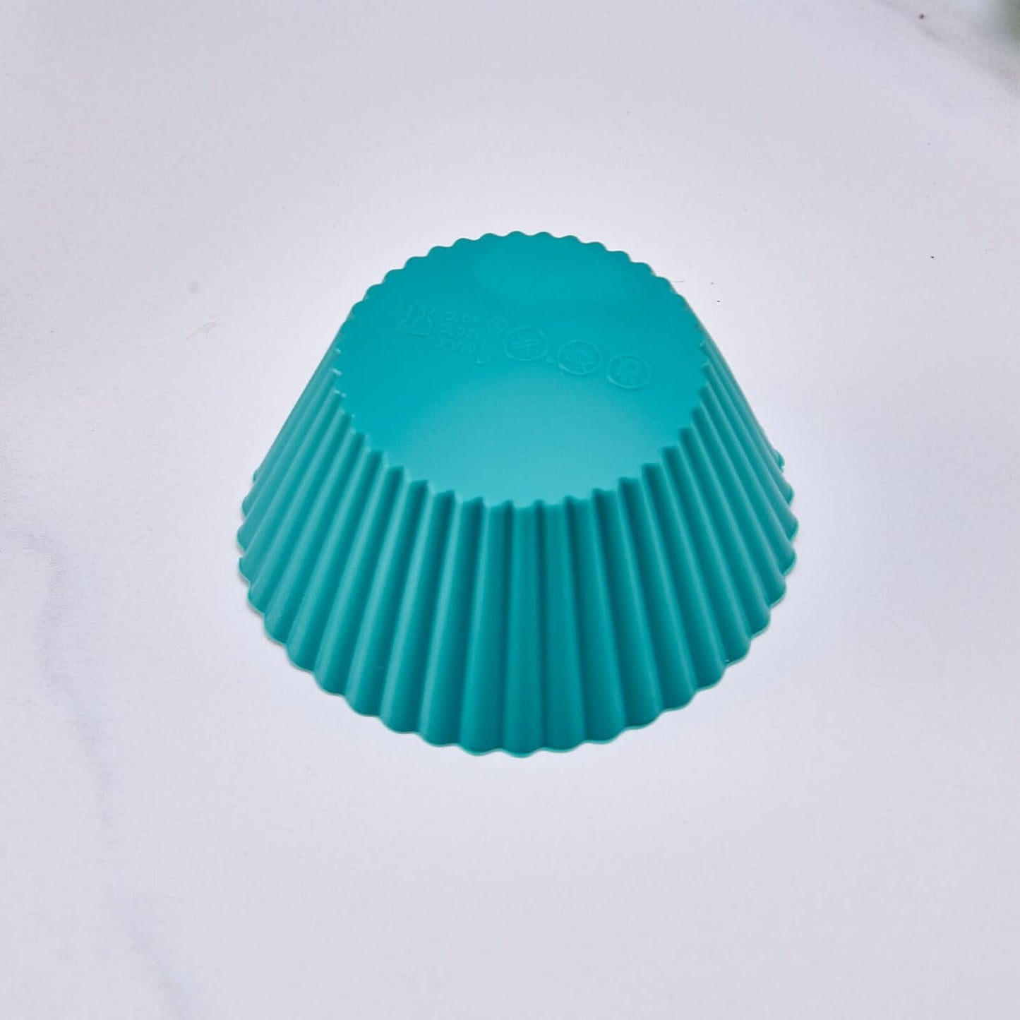 16 Pack Silicone Cupcake Liners & Baking Cups, Reusable Non-Stick Muffin Liners for Cup Cakes