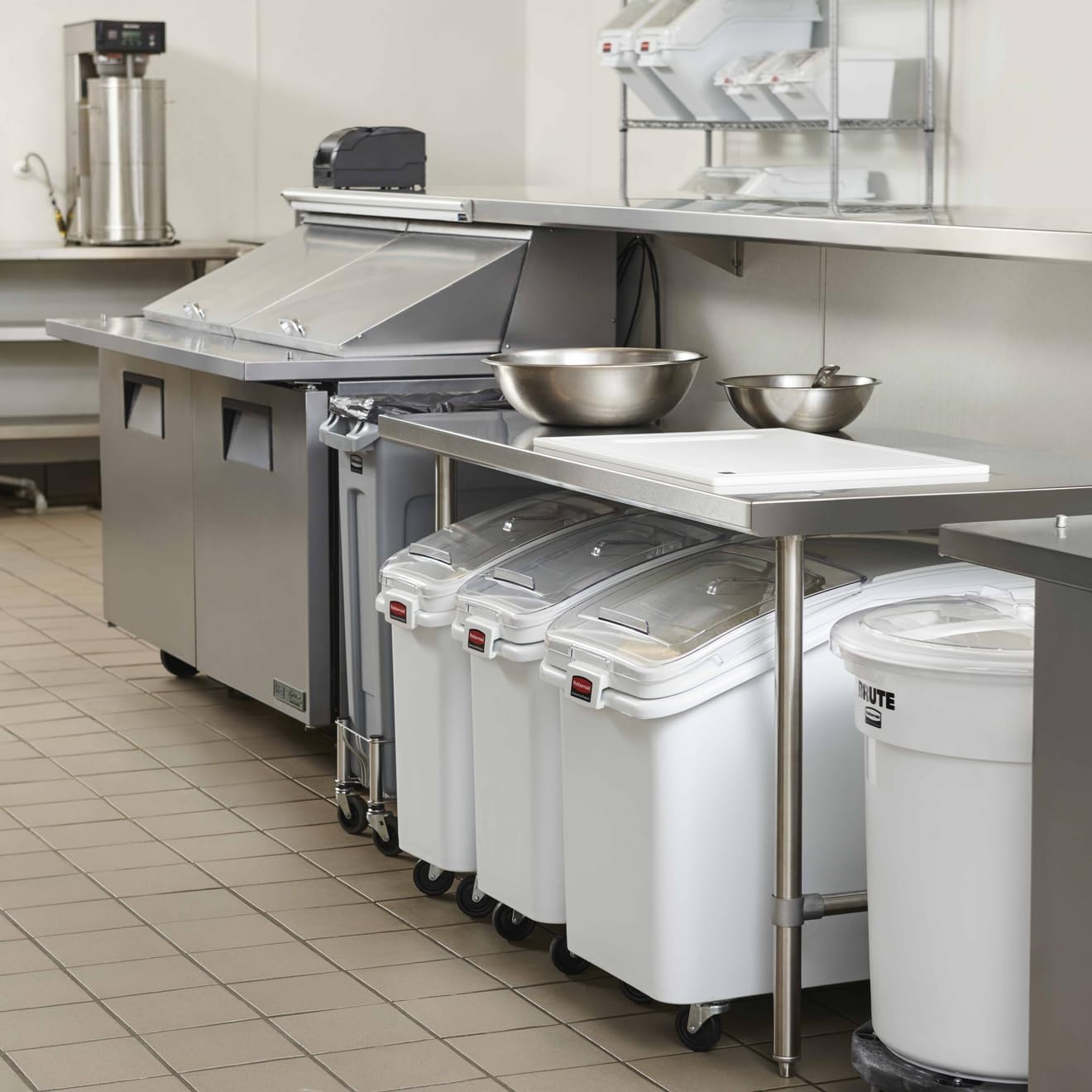 Rubbermaid Commercial Products ProSave Shelf-Storage Ingredient Bin With Scoop, 600-Cup capacity, Plastic, White, Sliding Lid, Container with Wheels for Kitchen/Restaurant Food Organization