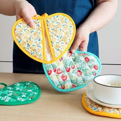 2 Pack Heart-Shaped Pot Holders for Kitchen - 15.01x19.84cm Heat Resistant Oven Pot Holders with Retro Floral Pattern, Hanging Potholders for Kitchens, Kitchen Mitts for Oven & Oven Mitt (Blue)