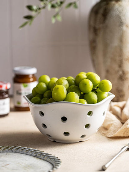 Gomakren Berry Bowls with Holes Ceramic, Berry Washing Bowl Basket Set of 2, 5.8 Inch Round Fruit Bowl Storage Containers, Strawberry Baskets, Farmhouse Kitchen Decor, Yellow + Brown