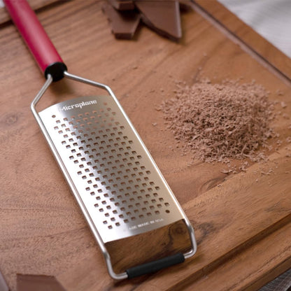 Microplane Savor Series Kitchen Grater Fine in Black for Hard Cheese Parmesan, Citrus Lemon, Orange, Lime, Ginger, Nutmeg, Cinnamon, Garlic, Chili, Chocolate - Stainless Steel Grater Made in USA