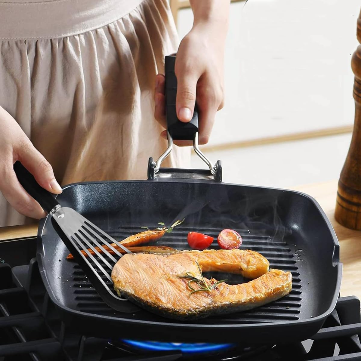 Stainless-Steel Slotted Flex Fish Turner, Set of 2, Kitchen Spatulas for Nonstick Cookware, Cooking Utensils for Flipping Eggs & Pancakes, Heat-Resistant, BPA Free, Dishwasher Safe, Black