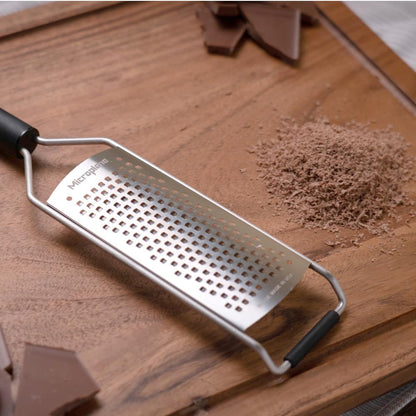 Microplane Savor Series Kitchen Grater Fine in Black for Hard Cheese Parmesan, Citrus Lemon, Orange, Lime, Ginger, Nutmeg, Cinnamon, Garlic, Chili, Chocolate - Stainless Steel Grater Made in USA