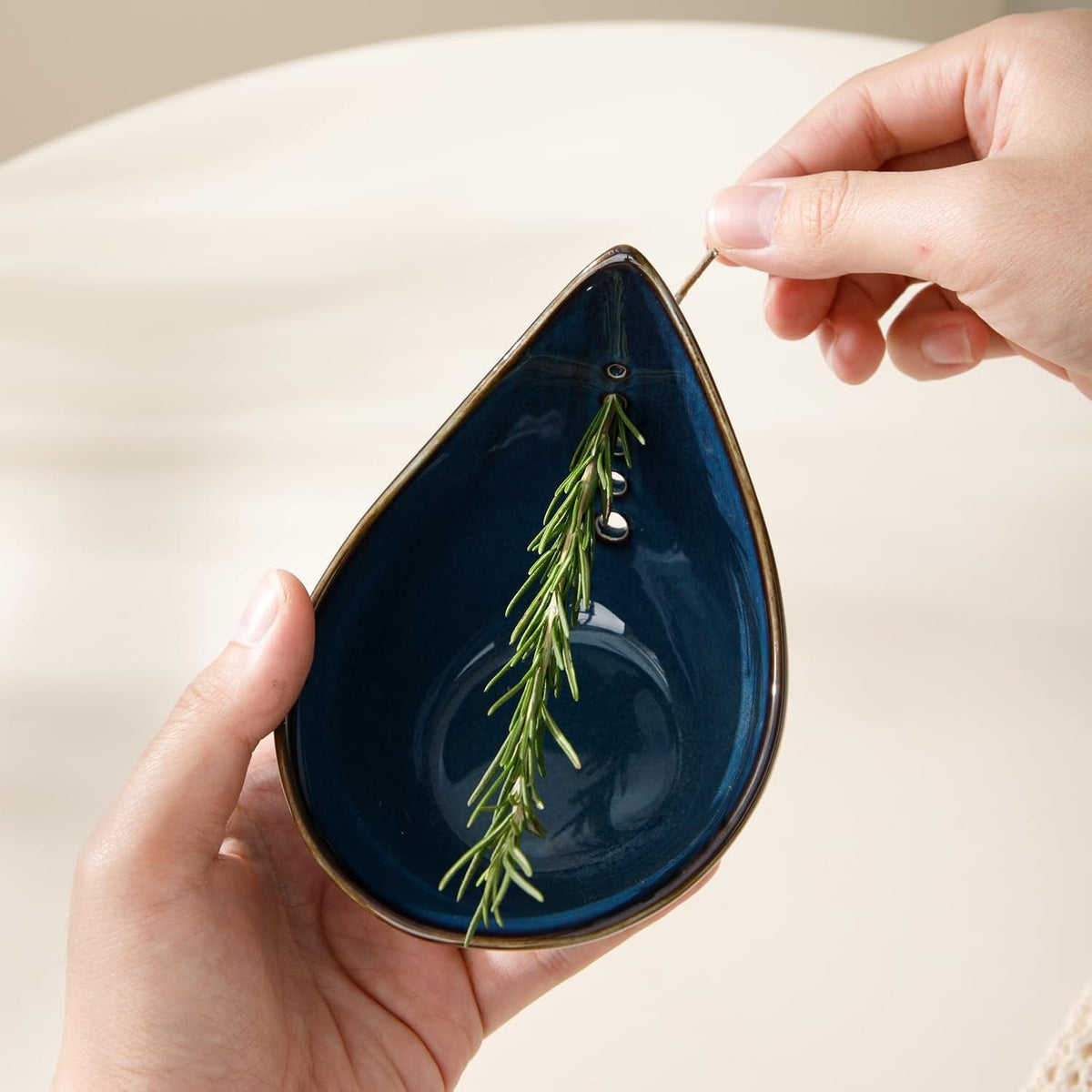 Herb Stripper Bowl, Ceramic Herb Peeling Bowl, Herbs Leaf Stripping Tool