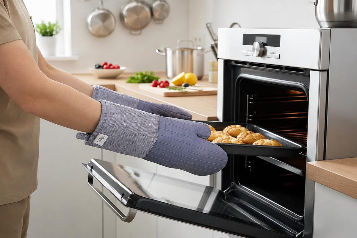 Sur La Table Kitchen Essentials Set of 2 Silicone Oven Mitts, Heat Resistant to 550°F (Green)