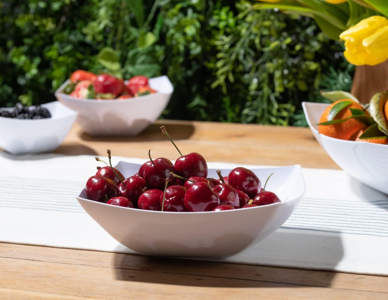 Posh Setting - White Plastic Square Serving Bowls for Party (16oz - 4 Pack), Disposable & Candy Containers for Party Table & Buffet