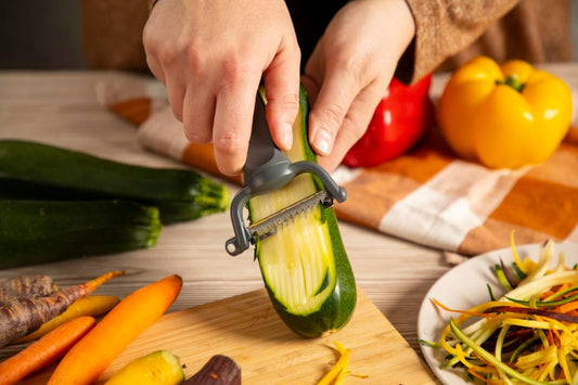 Kuhn Rikon Family Y Peeler, Julienne Peeler for Vegetable Strips, Stainless Steel Blade, Vegetable Peeler for Garnish and Prep, Grey