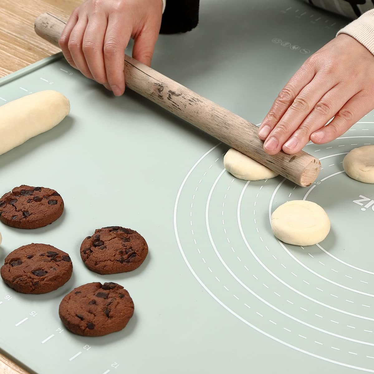 Silicone Pastry Mat 20"*16" Extra Thick Non Stick Baking Mat Food Grade Silicone Dough Rolling Bake Mat with Edge Heightening Blue