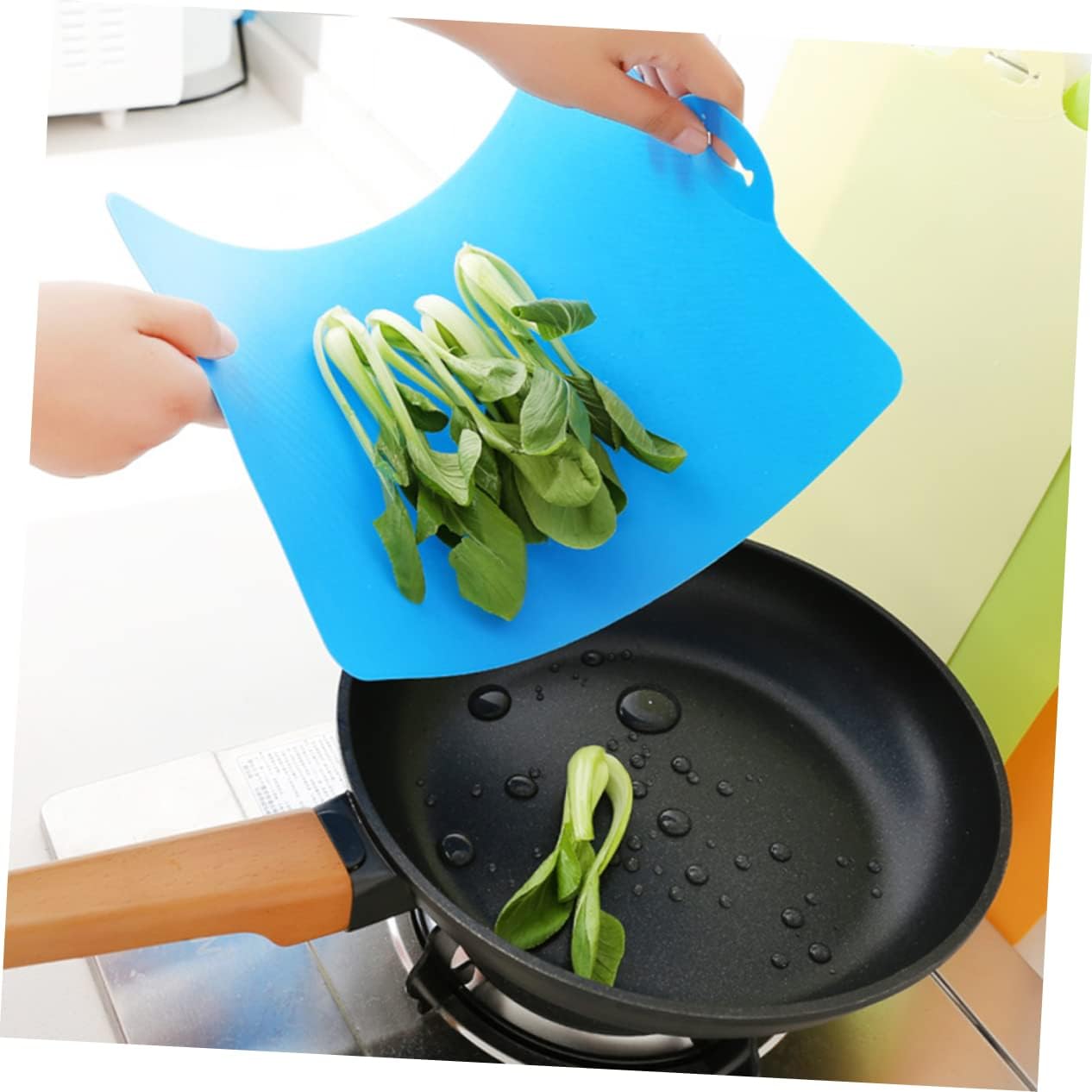 PRETYZOOM 4pcs Flexible Non-slip Chopping Board Kitchen Cutting Mats with Textured Grip for Safe Food Prep of Fruits Vegetables Meat and Fish