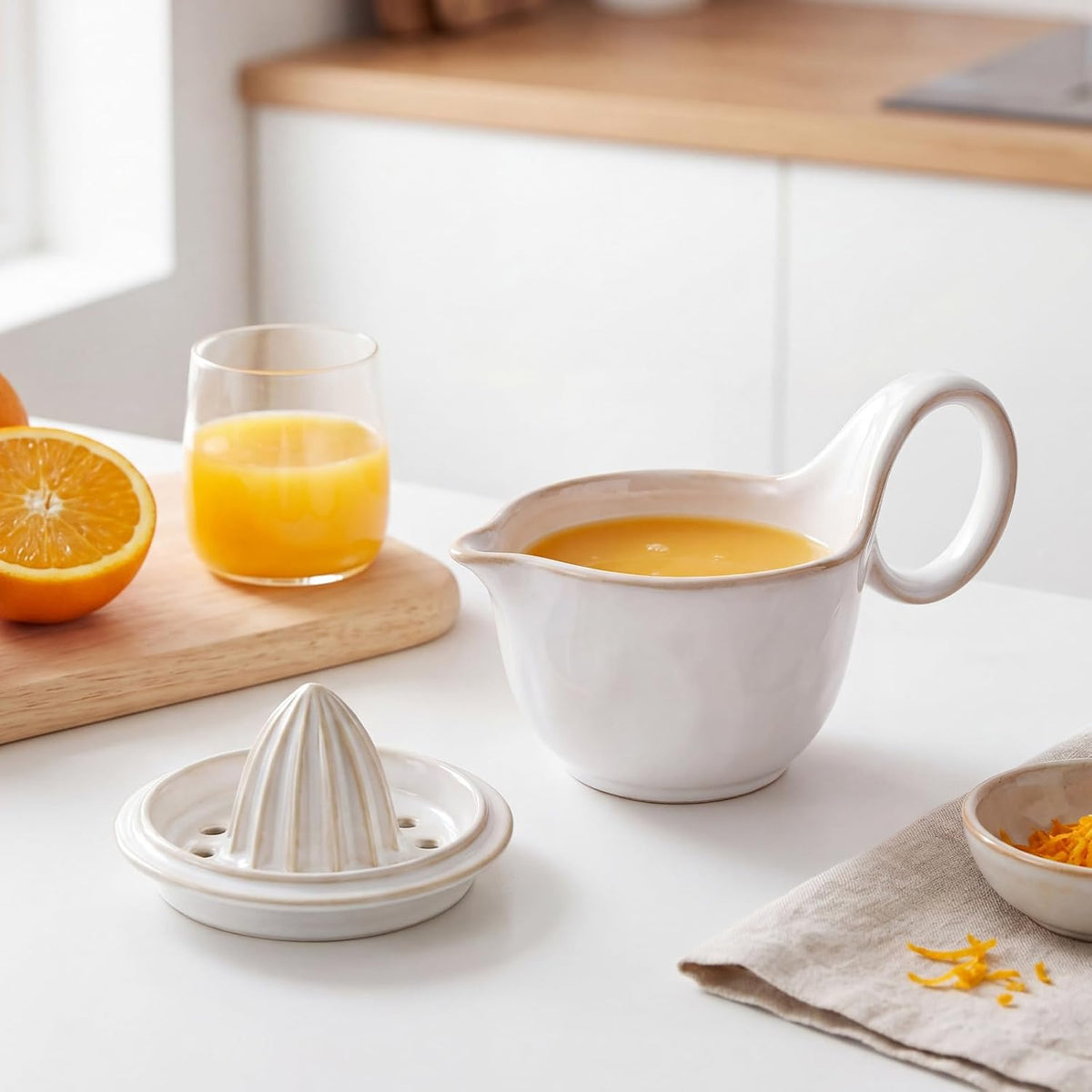 Sawysine Ceramic Lemon Squeezer Manual Citrus Juicer with Strainer Hand Press Lime Orange Reamer with 8.45 oz Cup Strainer Lid Spout Handle for Citrus Fruits Home Kitchen Bar(Classic,Dark Blue)