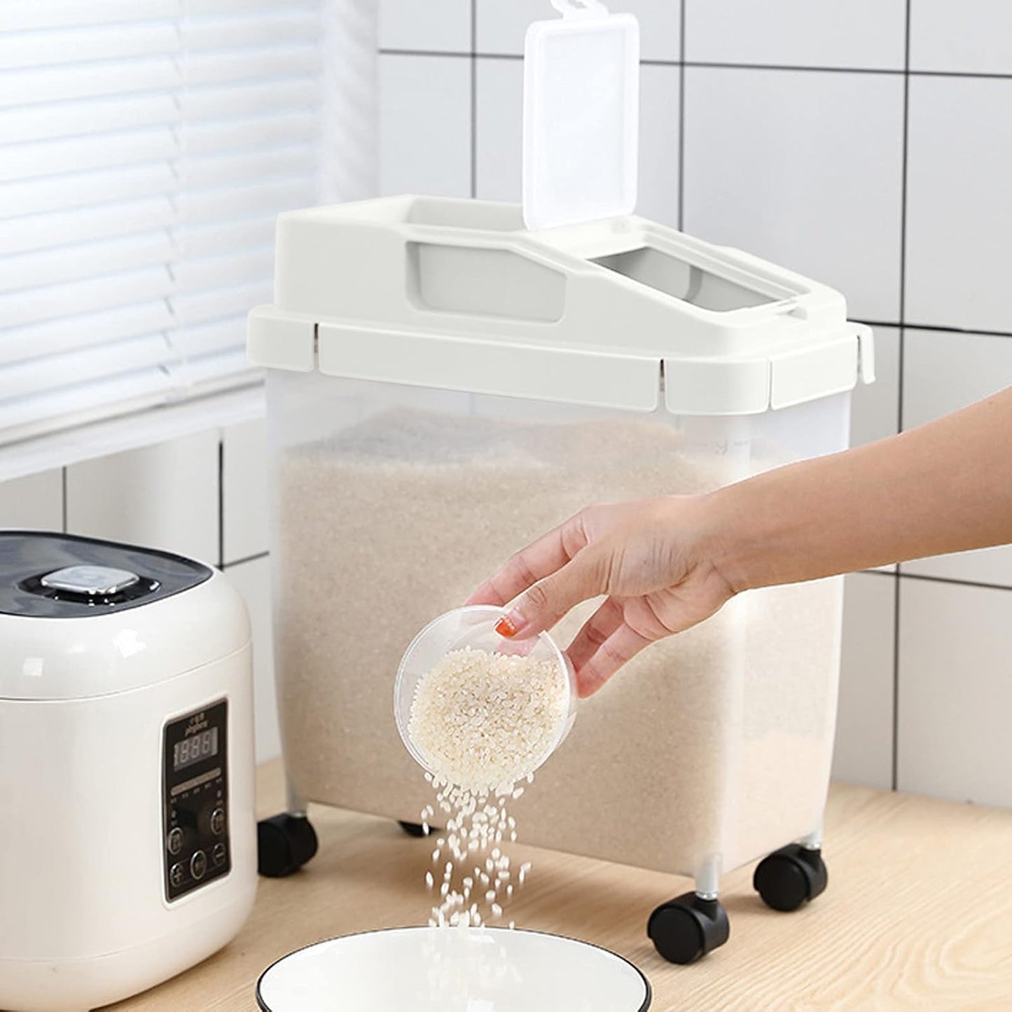 Rice Dispenser, Large Rice Container with Scale Measuring Cylinder, 2024 New Household Rice Storage Container with Time Scale, Cereal Dispenser Bucket, for Home Kitchen Pantry Organization