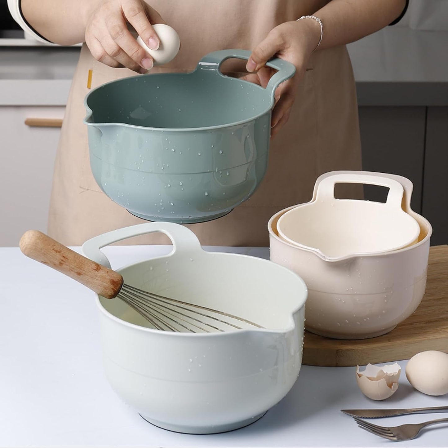 Mixing Bowls - 4 Piece Nesting Plastic Mixing Bowl Set with Pour Spouts and Handles - Non Slip Bottom and Measurement Markings (Light Gray)