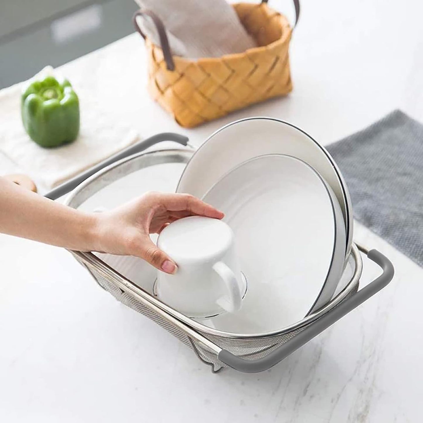 AJIODA Over The Sink Colander, 4 Quarts Stainless Steel Oval Colander with Expandable Rubber Grip Handle, Fine Mesh Strainer Baskets Kitchen Colanders for Strain, Drain, Rinse Vegetable, Fruits, Black