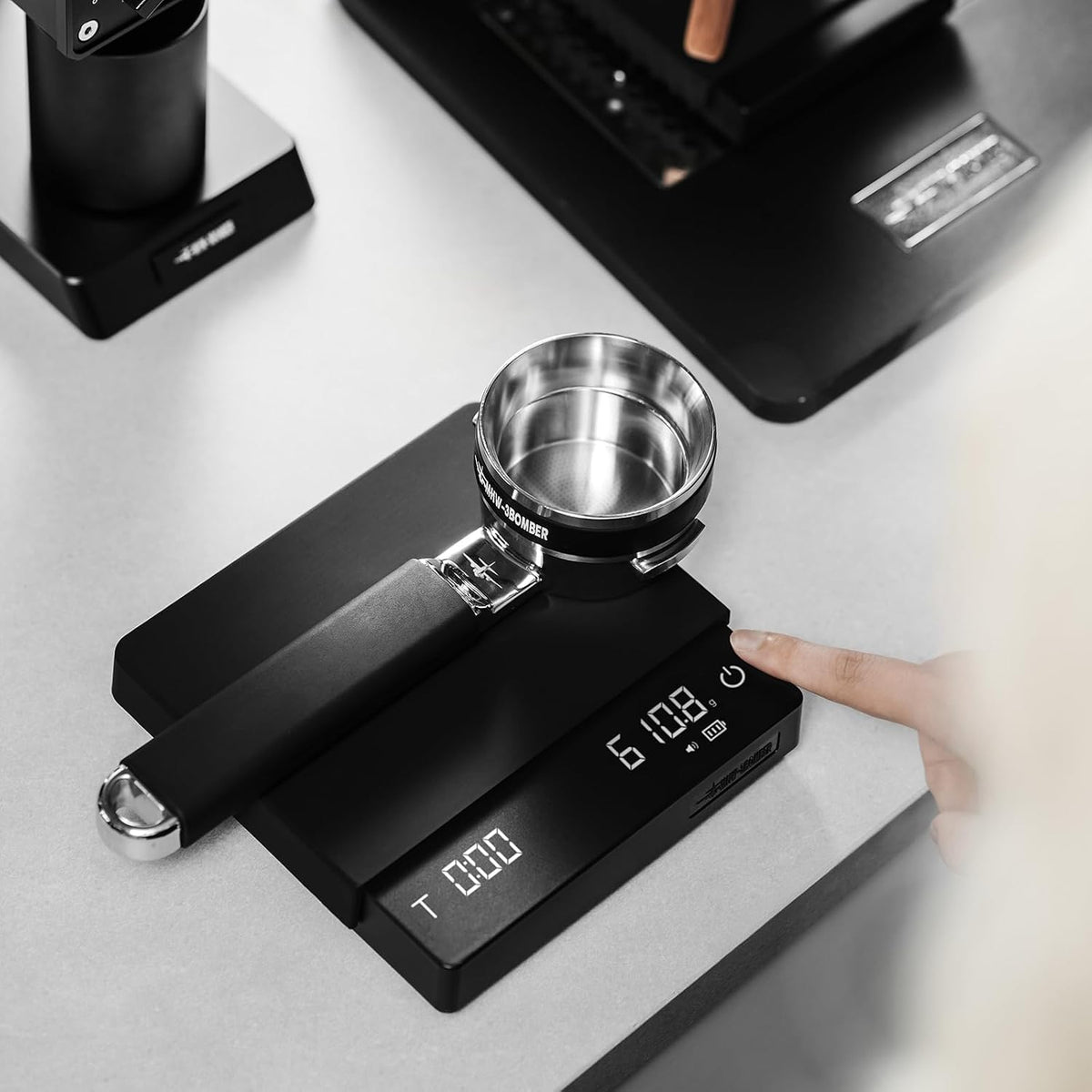 MHW-3BOMBER Extra-Large Coffee Scale with Timer, 5.9 * 5.9in, Digital Pour-Over Scale with Flow Rate, 2kg/0.1g Espresso Scale, 3-Brew Mode, Rechargeable Coffee Bean Weight Scale,Black,ES5663