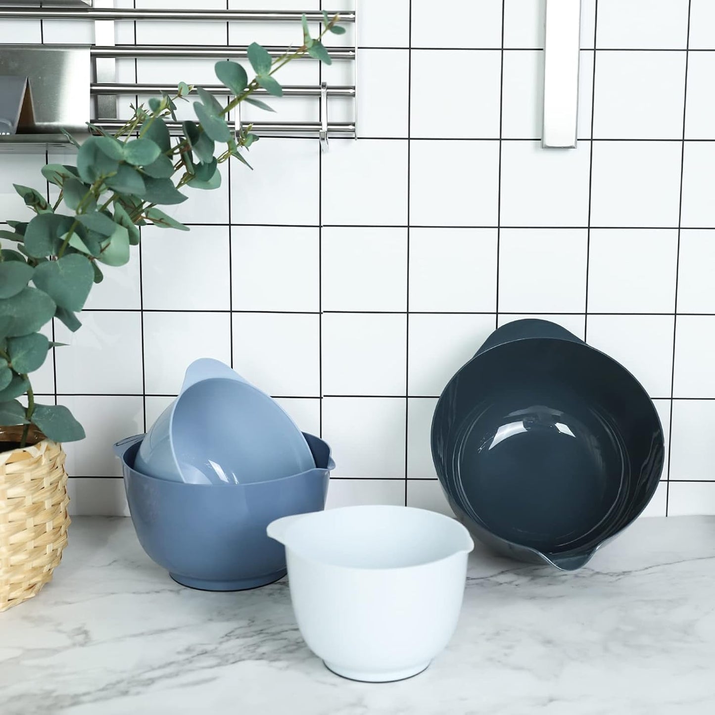 BoxedHome Nesting Plastic Mixing Bowl Set With Pour Spout, Microwave and Dishwasher Safe, BPA free Non-Slip Base, Set of 4 Size 1.7, 2.5, 3.5 and 4.5qt, Great for Prepping, Baking, Cooking (Dark Blue)
