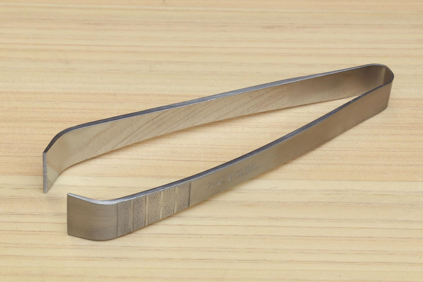 Yoshihiro Non-slip Fish Bone Tweezer Japanese Sushi Chef's Garnishing Tool (Eastern Type-non-slip)