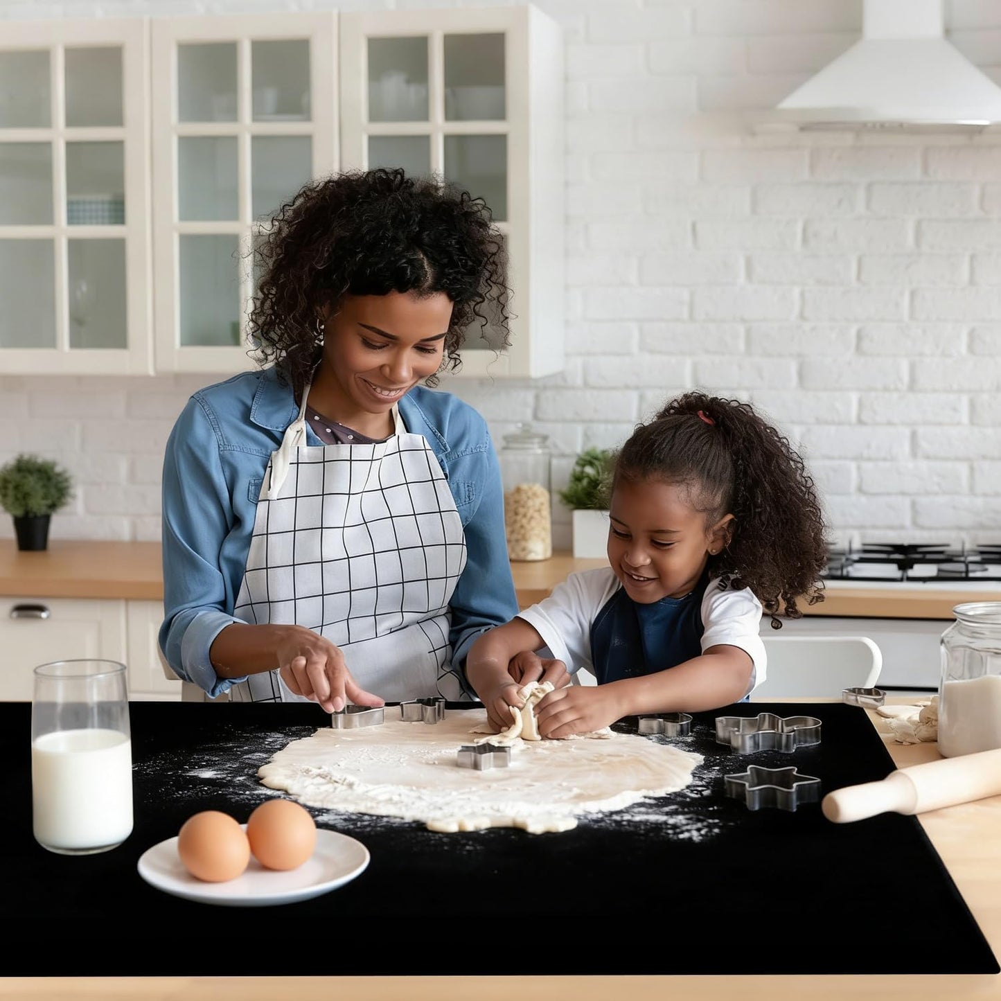 Extra Large Silicone Mat, 31.5x23.6 Inch Heat Resistant Mat for Kitchen Counter, Non Stick Silicone Baking Mat for Dough and Pastry, Thick Silicone placement Countertop Protector, Black countertop mat