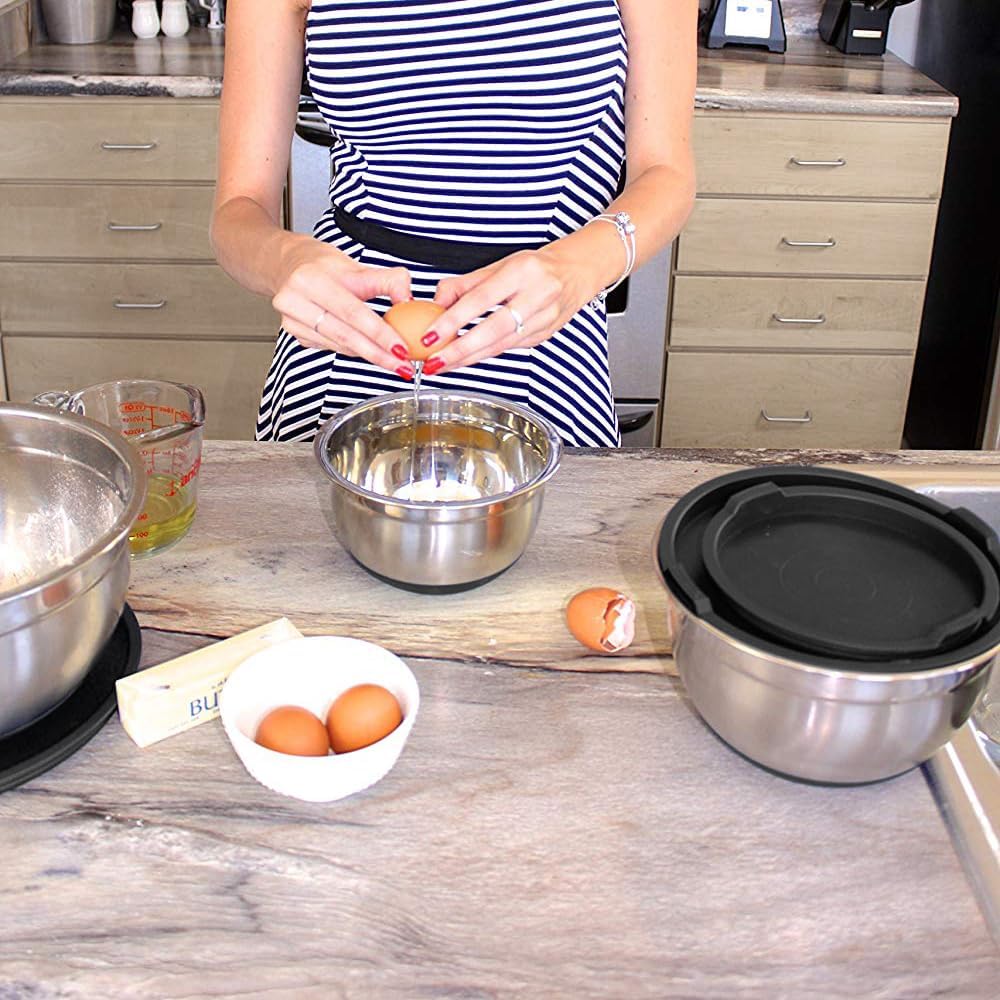 Stainless Steel Mixing Bowls with Lids and Non Slip Bases (Set of 3, Red)