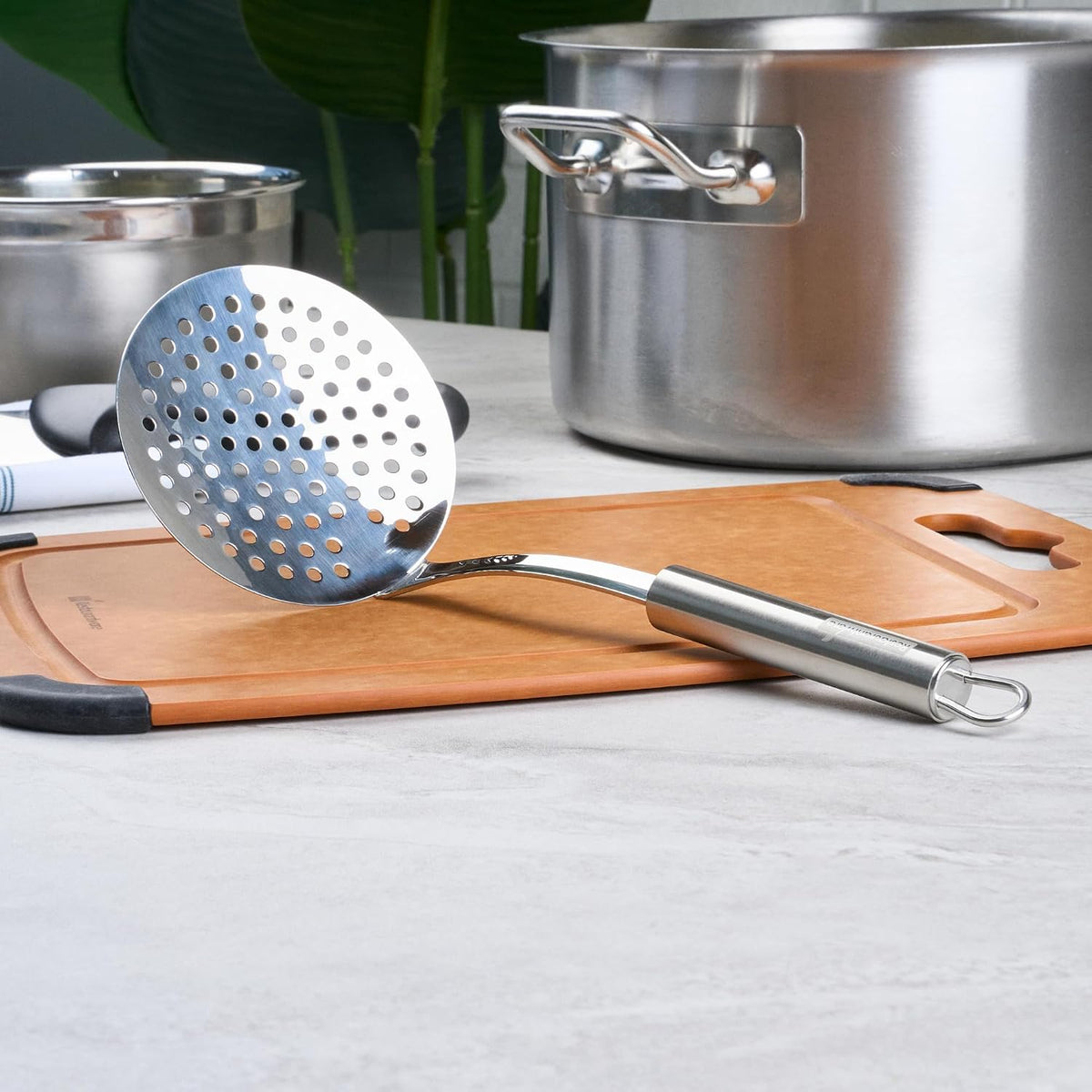 Restaurantware Stainless Steel Spider Skimmer - German Standard Wire Skimmer with Ergonomic Handle, Dishwasher Safe - Wire Strainer Pasta Spoon for Cooking & Frying