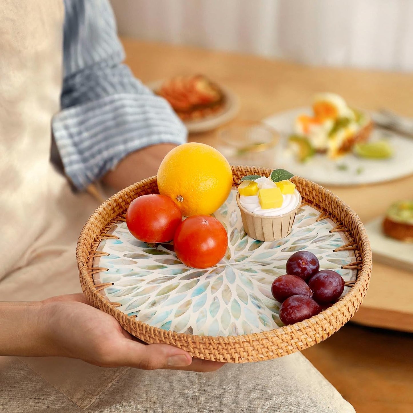 Round Rattan Tray with Mother of Pearl Inlay, Rattan Serving Tray for Coffee, Bread, Fruits, Decorative Wicker Tray for Table Decor, Home Decor, Kitchen Island Decor(Black Checkerboard, 11.8")