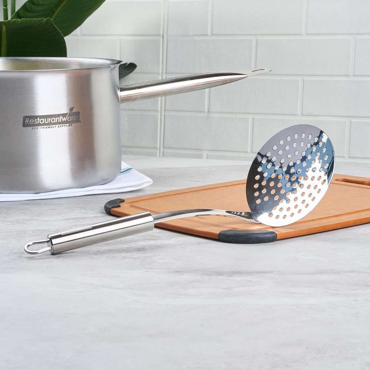 Restaurantware Stainless Steel Spider Skimmer - German Standard Wire Skimmer with Ergonomic Handle, Dishwasher Safe - Wire Strainer Pasta Spoon for Cooking & Frying