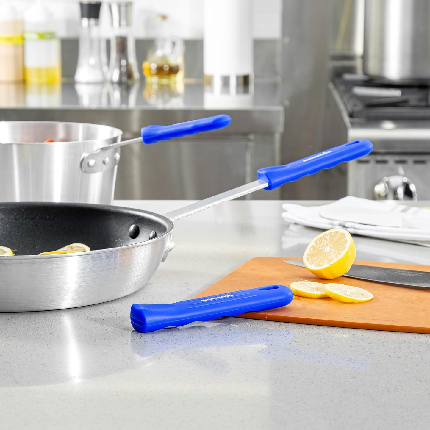 Restaurantware Silicone Pan Handle Cover Set 1-Count Heat-Resistant Removable Pan Handle Grips, Ergonomic Non-Slip Green Handle Protectors for Fry Pans and Sauce Pans