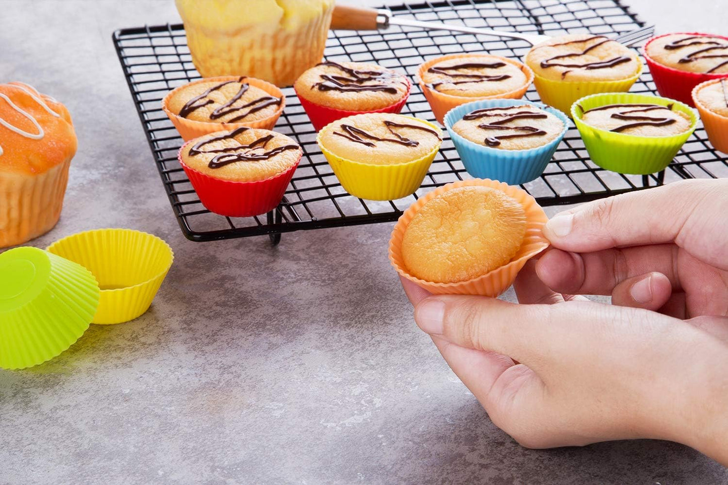 Silicone Cupcake Liners Reusable Silicone Baking Cups Nonstick Muffin Molds Easy Clean Silicone Muffin Liners, 24 Pieces in 8 Rainbow Colors