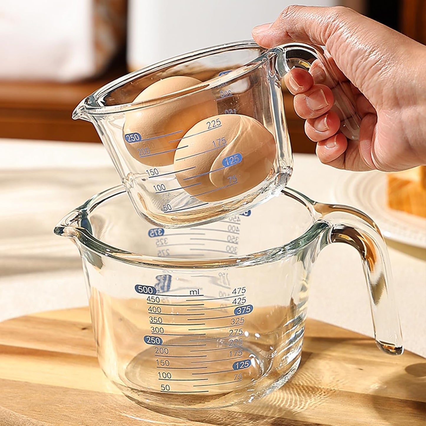 Kitchen Glass Measuring Cup Three-Piece Set, Measuring Jug with Scale,Egg Beater，Flour Measurers， Dishwasher Safe (250ml/1Cup, 500ml/2Cup, 1000ml/4Cup)(Transparent)